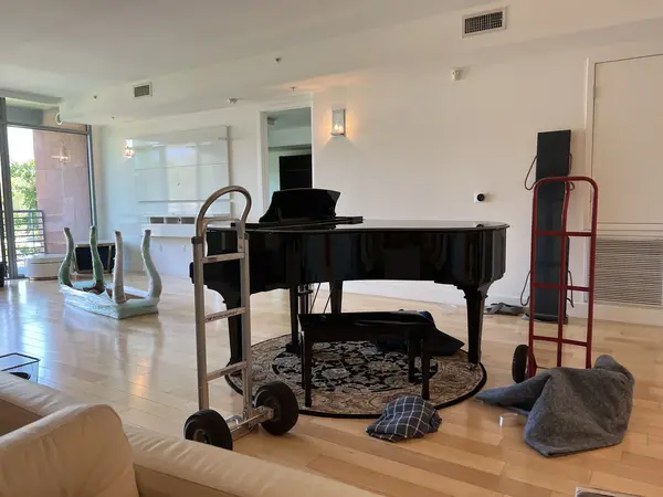 Professional piano movers in Los Angeles